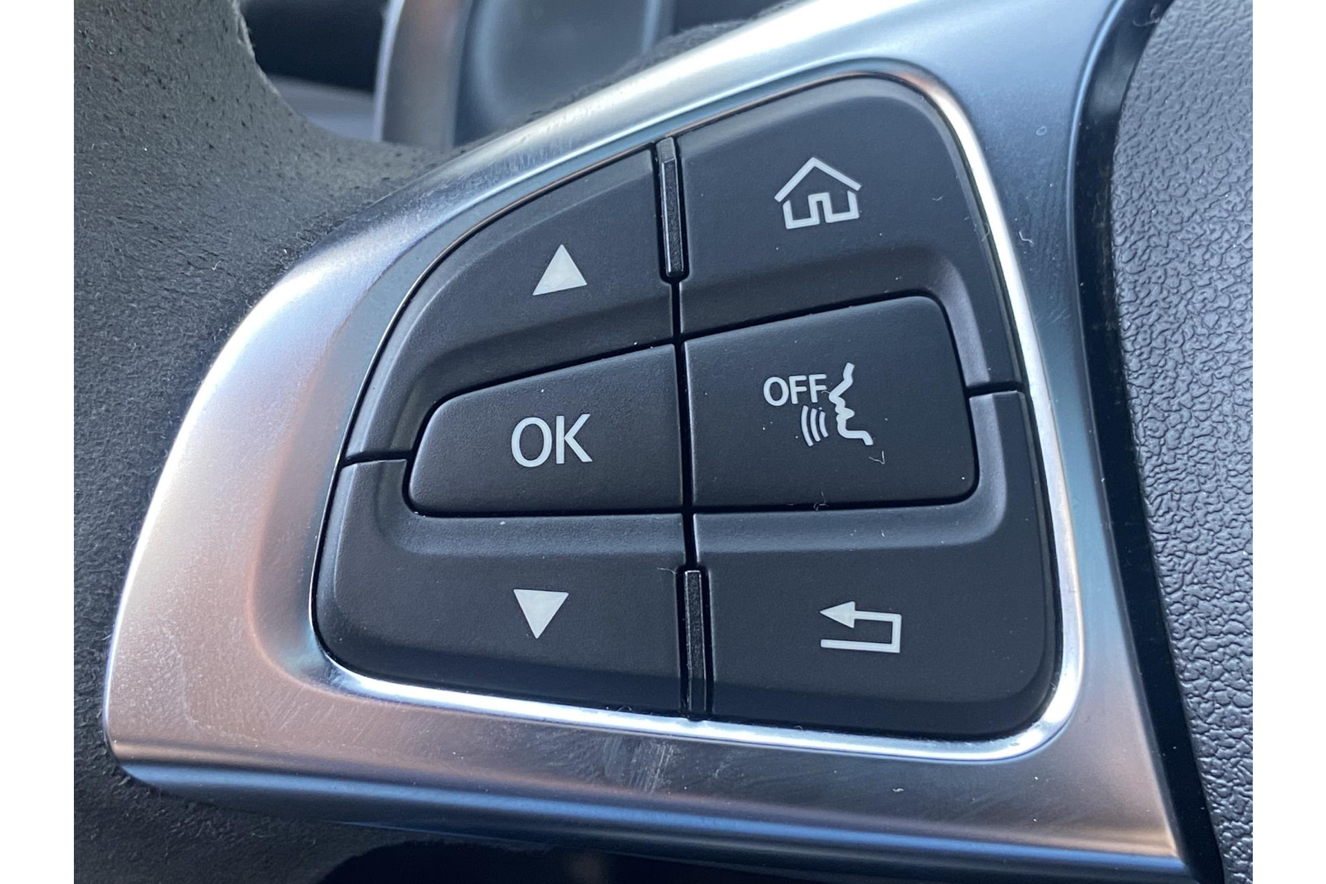 Mercedes-Benz C-Klasse C63S C63 63 S AMG*HUD*IWC*PANO*LED*CARBON*DISTR+